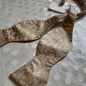 NWT Eton Floral Patterned Bow Tie